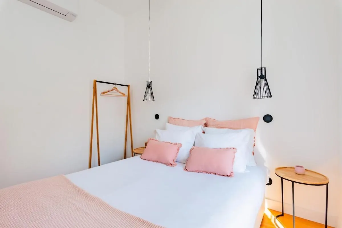 Urban Haven A 2Br Modern Retreat Apartment Lisbon