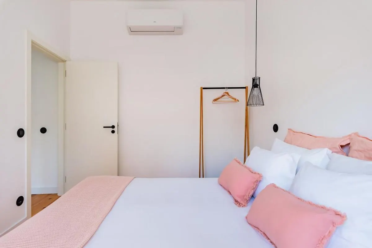 Urban Haven A 2Br Modern Retreat Apartment Lisbon