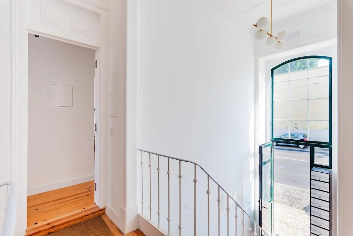 Urban Haven A 2Br Modern Retreat Apartment Lisbon